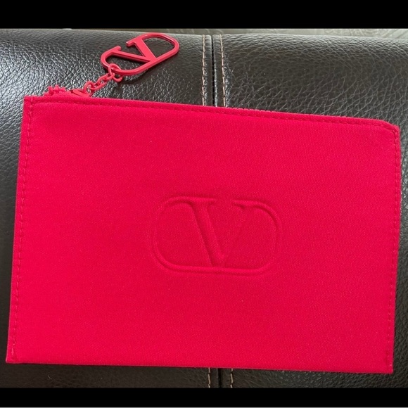 VALENTINO GARAVANI NWOT
Size S Cloth travel bag
Never worn, - Picture 2 of 8